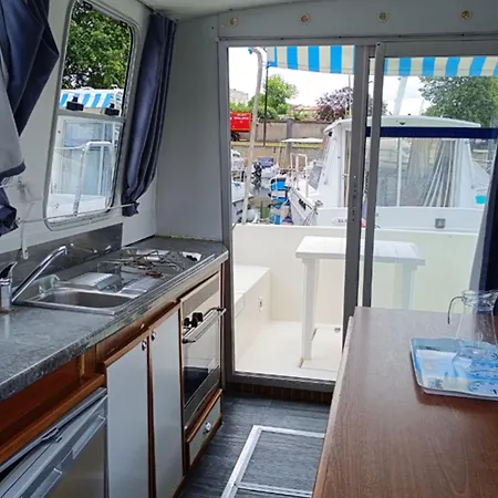 Insolite Sur Un Bateau à Quai - 8 Pers. - Api-1-46-37 Cognac