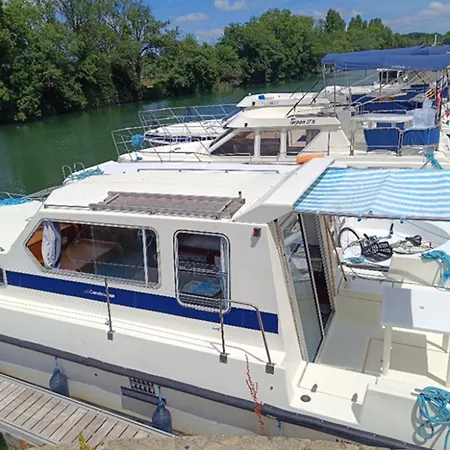 Sejour Insolite Sur Un Bateau A Quai - 8 Pers. - Api-1-46-37 Ботель