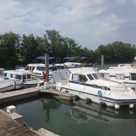Sejour Insolite Sur Un Bateau A Quai - 8 Pers. Botel Cognac